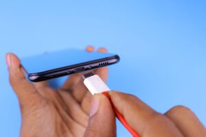 Apparaten opladen, smartphone, tablet, laptop, charge, brand, veilig - Tech-hack
