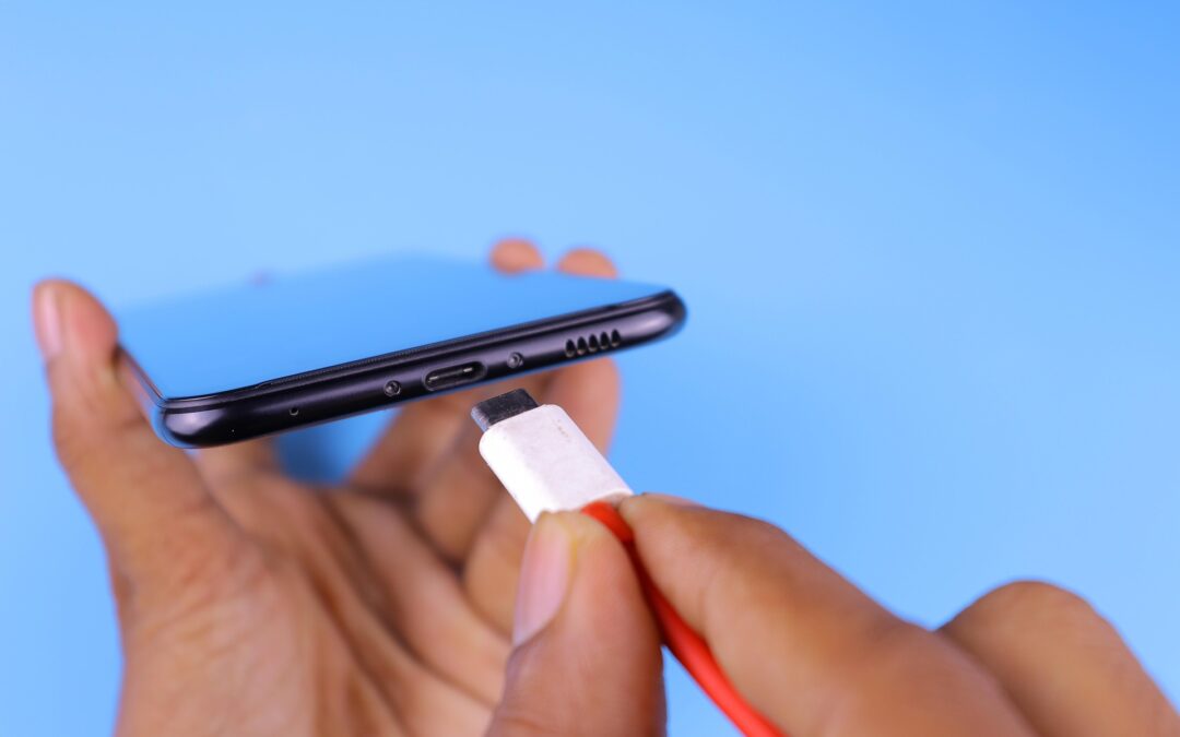 Apparaten opladen, smartphone, tablet, laptop, charge, brand, veilig - Tech-hack